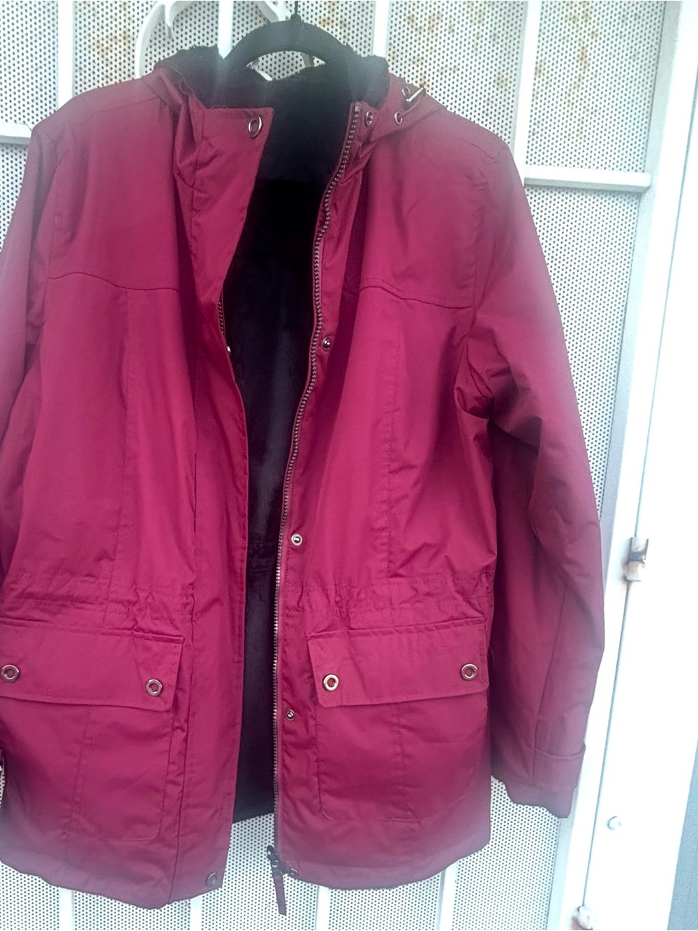 St. John’s Bay Women L Hooded Reversible Winter Jacket warm winter blk/burgundy